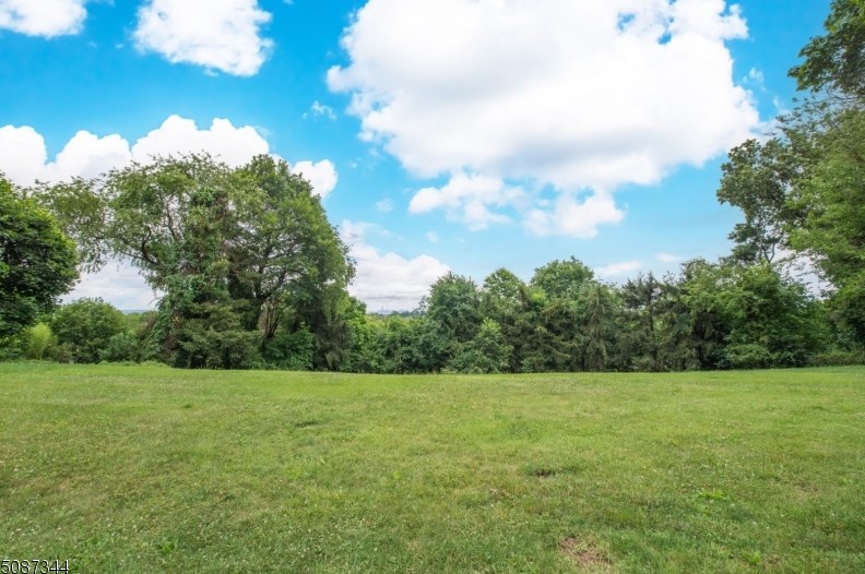 395 Grove St, Clifton NJ  07013-2560 exterior