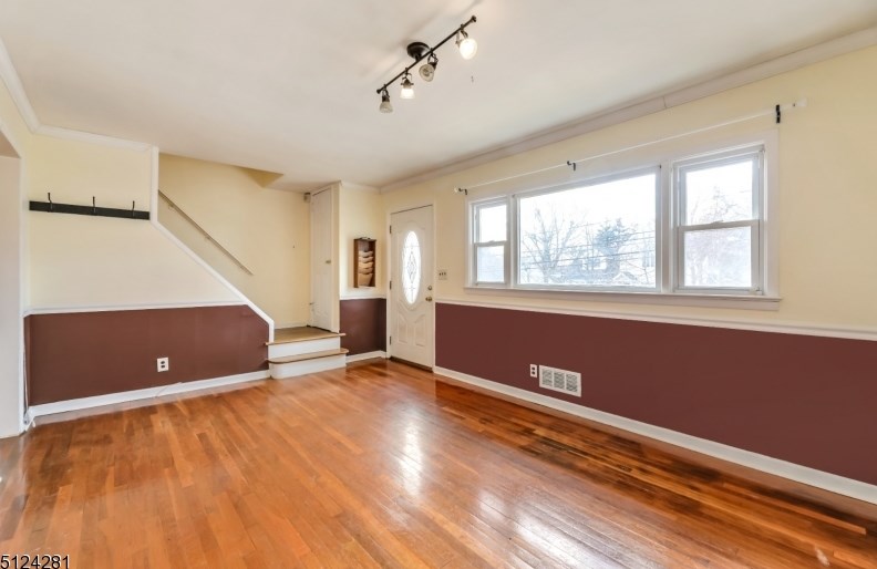 23 Huemmer Ter, Clifton NJ  07013-3329 exterior
