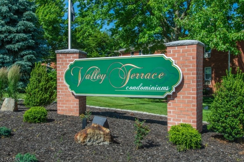 49 Knox Ter, Wayne NJ  07470-7952 exterior