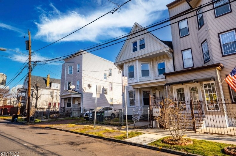 152 Chadwick Ave, Newark NJ  07108-1830 exterior