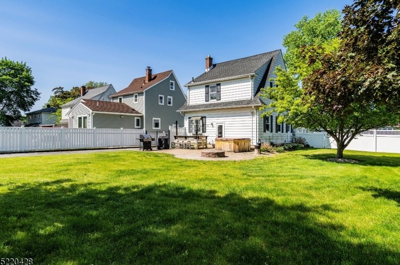 1447 Lincoln Ave, Pompton Falls NJ  07442-1515 exterior