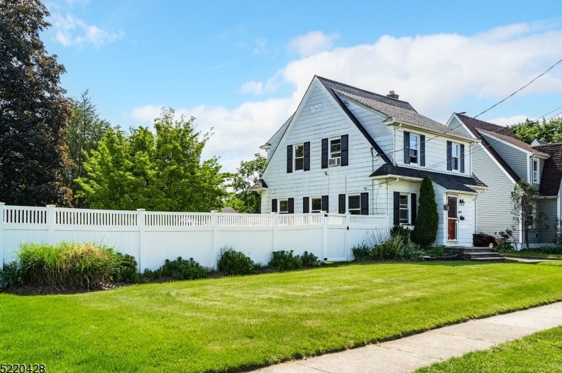 1447 Lincoln Ave, Pompton Falls NJ  07442-1515 exterior