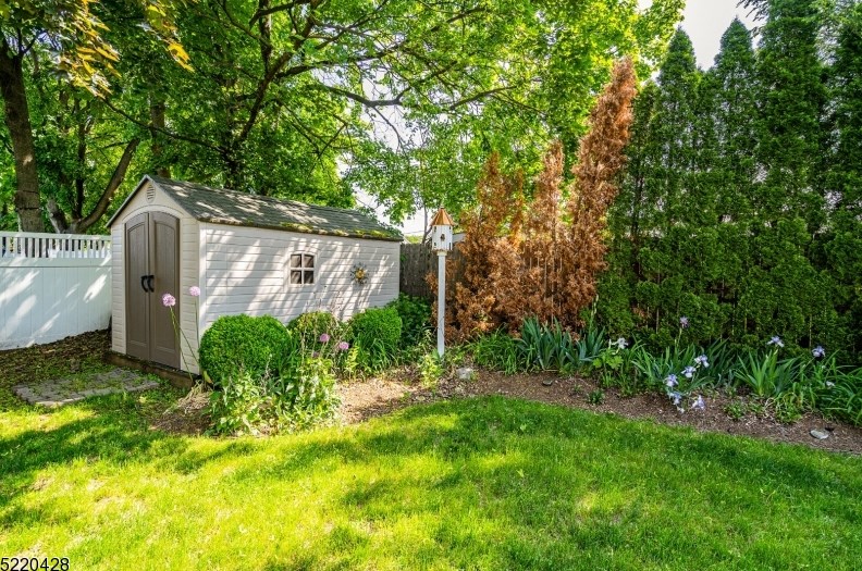 1447 Lincoln Ave, Pompton Falls NJ  07442-1515 exterior