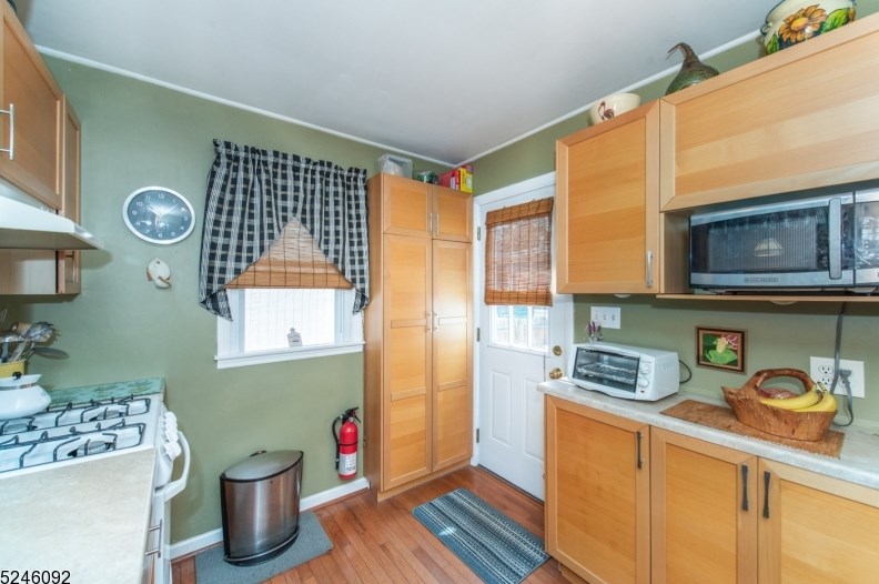 38 Iroquois Ave, Lake Hiawatha NJ 07034-1706 exterior