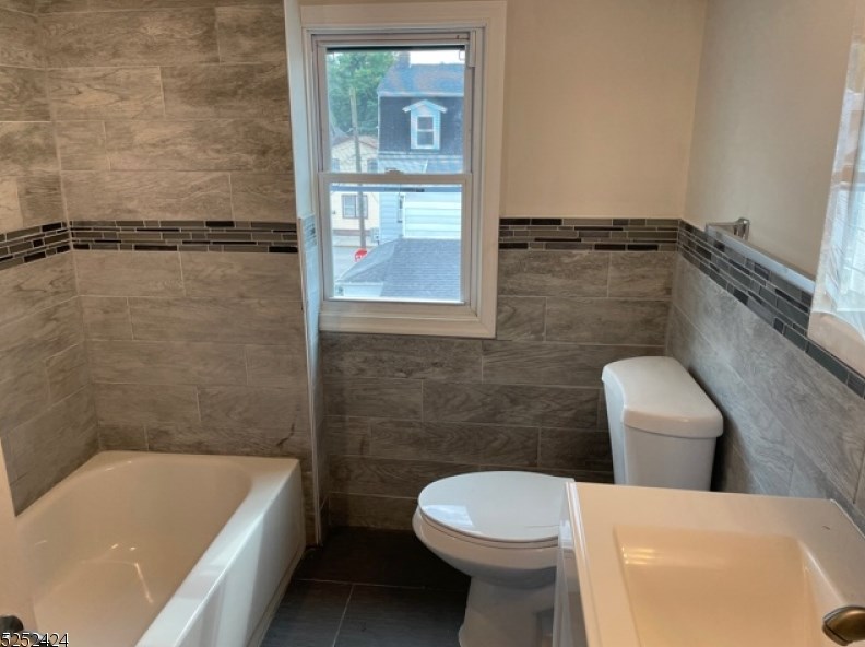 45 Fox St, Delaware Park NJ  08865-3047 exterior