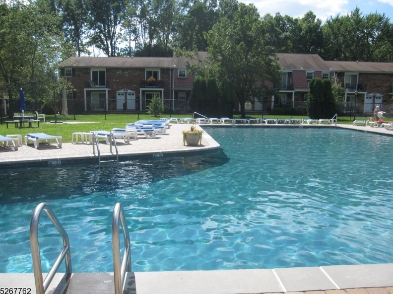 320 South St, Morristown NJ  07960-6076 exterior