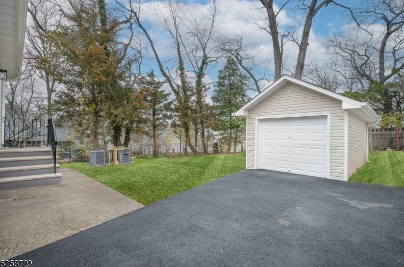 120 Mountainview Ave, Nutley NJ  07110-2233 exterior