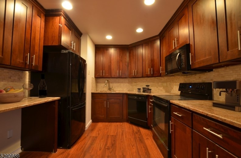 64 Jamestown Rd, Basking Ridge NJ  07920-3044 exterior