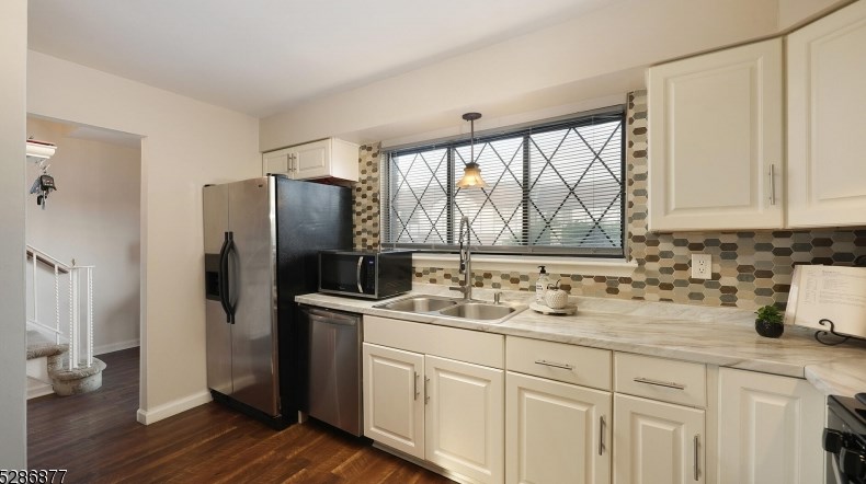 104 Wildflower Ln, Millstone NJ  08844-4869 exterior