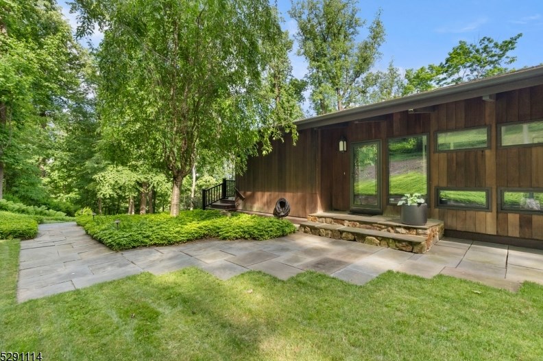 4 Skyline Dr, Morristown, NJ 07960