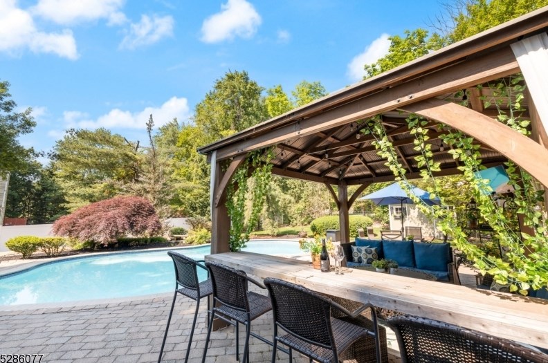 2 Magnolia Ct, Morristown, NJ 07960