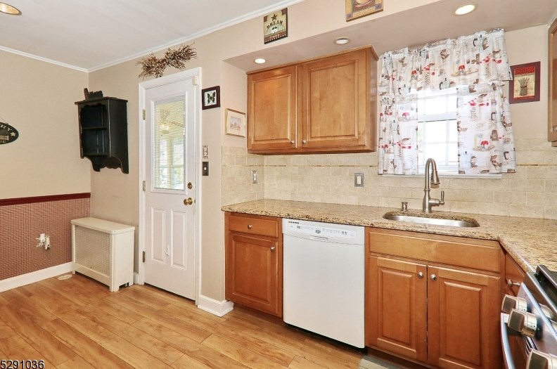 6 Cayuga Rd, Cranford NJ 07016-3401 exterior