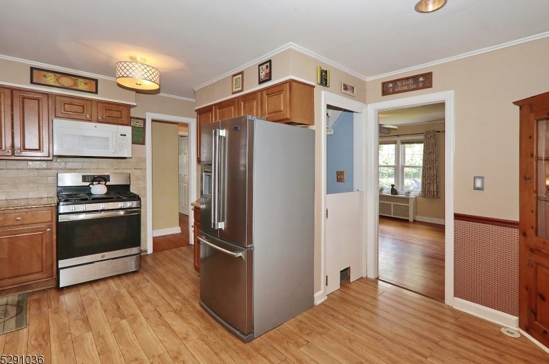 6 Cayuga Rd, Cranford NJ 07016-3401 exterior