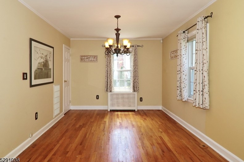 6 Cayuga Rd, Cranford NJ 07016-3401 exterior