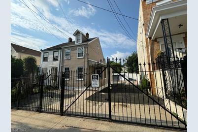 68 Kearny St, Newark, NJ 07104 - Photo 1