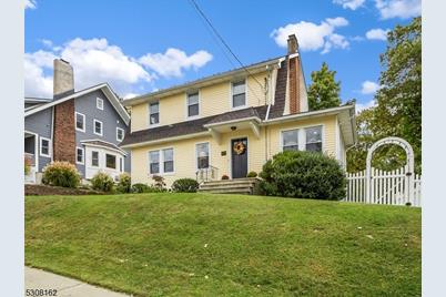 11 Hillcrest Ter, Verona, NJ 07044 - Photo 1