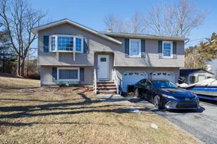 31 Carnation St, Vernon, NJ 07418 - Photo 1