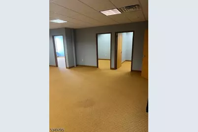 4 Minneakoning Rd, Raritan Township, NJ 08822 - Photo 17