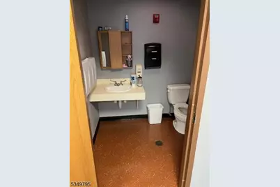 4 Minneakoning Rd, Raritan Township, NJ 08822 - Photo 11