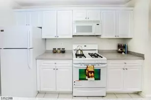 121 Courter Rd, Franklin Lakes, NJ 07417 - Photo 7