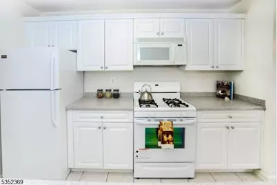 121 Courter Rd #82, Franklin Lakes, NJ 07417 - Photo 3