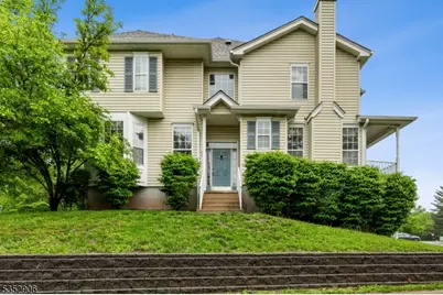 32 Stratton Ct, Raritan Township, NJ 08822 - Photo 1