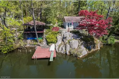 60 Leach Dr, Bloomingdale, NJ 07403 - Photo 1