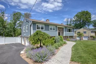 9 Hillcrest Blvd, Warren Township, NJ 07059 - Photo 1