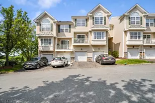 86 Lakeview Ct, Pompton Lakes, NJ 07442 - Photo 1