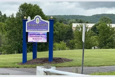 142 Wheatsworth Rd, Hardyston Township, NJ 07419 - Photo 3