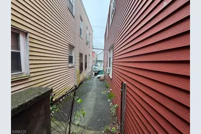 27 Highland Ave, Newark, NJ 07104 - Photo 15