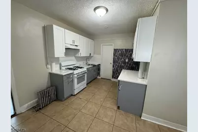 27 Highland Ave, Newark, NJ 07104 - Photo 11