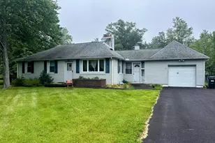 30 Bennington Pkwy, Franklin Township, NJ 08823 - Photo 1