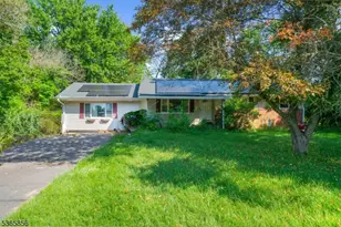 122 Sunnyview Ave W, Mansfield Township, NJ 07840 - Photo 1