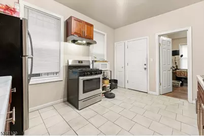 78 Willoughby St, Newark, NJ 07112 - Photo 7