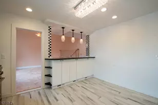 34 Lincoln St, Roseland, NJ 07068 - Photo 9