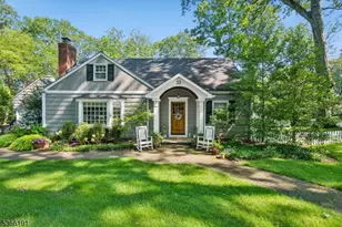 33 Tall Oaks Dr, New Providence, NJ 07901 - Photo 1