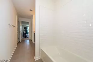 601 Charleston Dr, Monroe Township, NJ 08831 - Photo 37