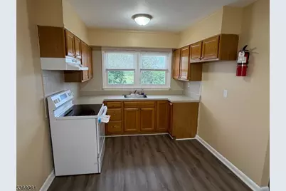 184 Meade St, Perth Amboy, NJ 08861 - Photo 5