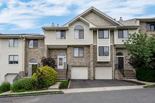 17 Louisburg Square, Verona, NJ 07044 - Photo 1