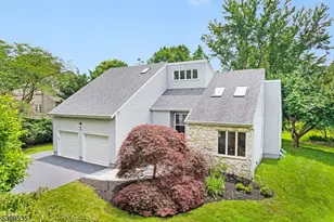 37 Compton Ct, Bernards Township, NJ 07920 - Photo 1