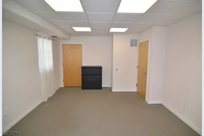 26 Main St, Flemington, NJ 08822 - Photo 3