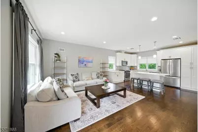 5 Stonybrook Cir, Fairfield, NJ 07004 - Photo 1