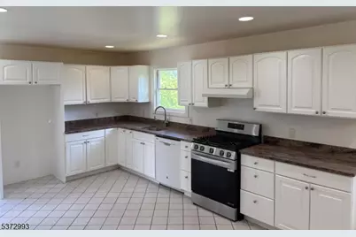 27 Roseland Ave, Roseland, NJ 07068 - Photo 3