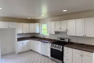 27 Roseland Ave, Roseland, NJ 07068 - Photo 3