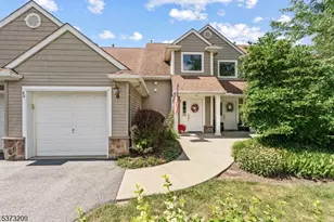 40 Bourne Cir, Hardyston Township, NJ 07419 - Photo 1