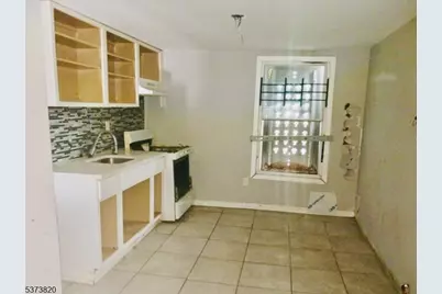 648 S 11th St, Newark, NJ 07103 - Photo 9