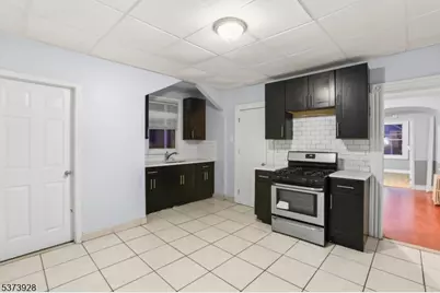 79 Irving St, Newark, NJ 07104 - Photo 17