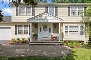 15 Phyllis Ct, Wayne, NJ 07470 - Photo 1