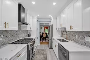 28 Hawthorn Dr, Edison Twp., NJ 08820 - Photo 9